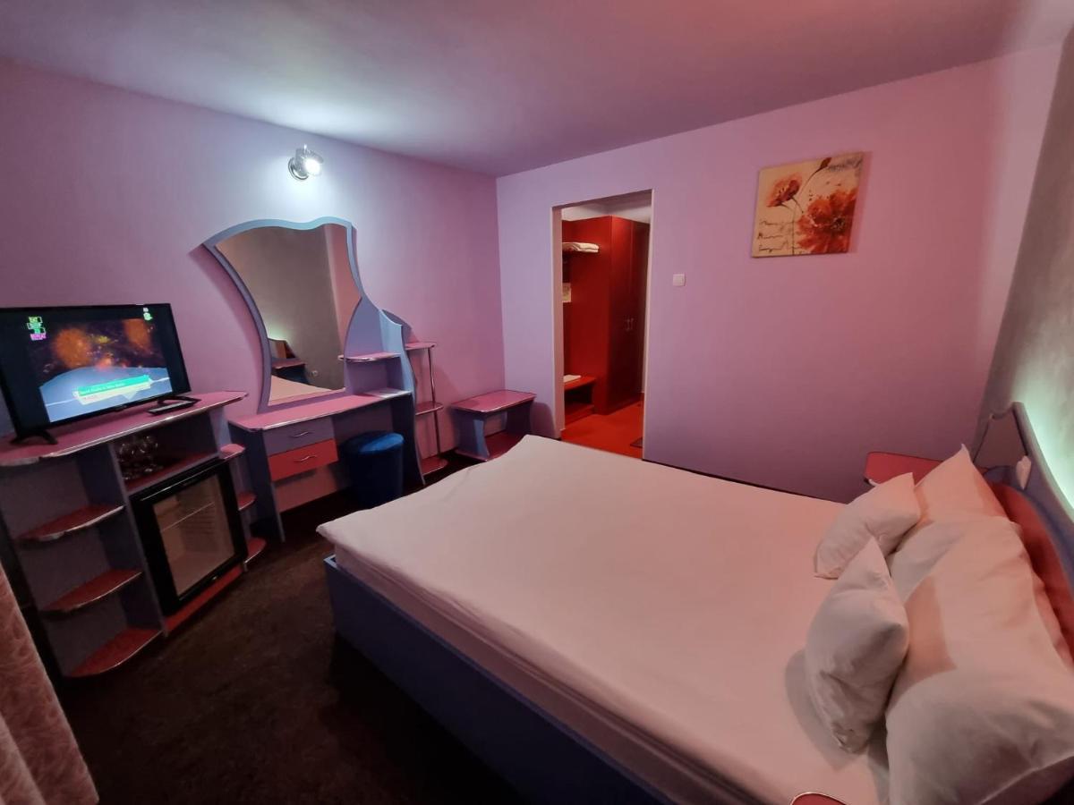 Hotel Yax Cîmpeni Zewnętrze zdjęcie