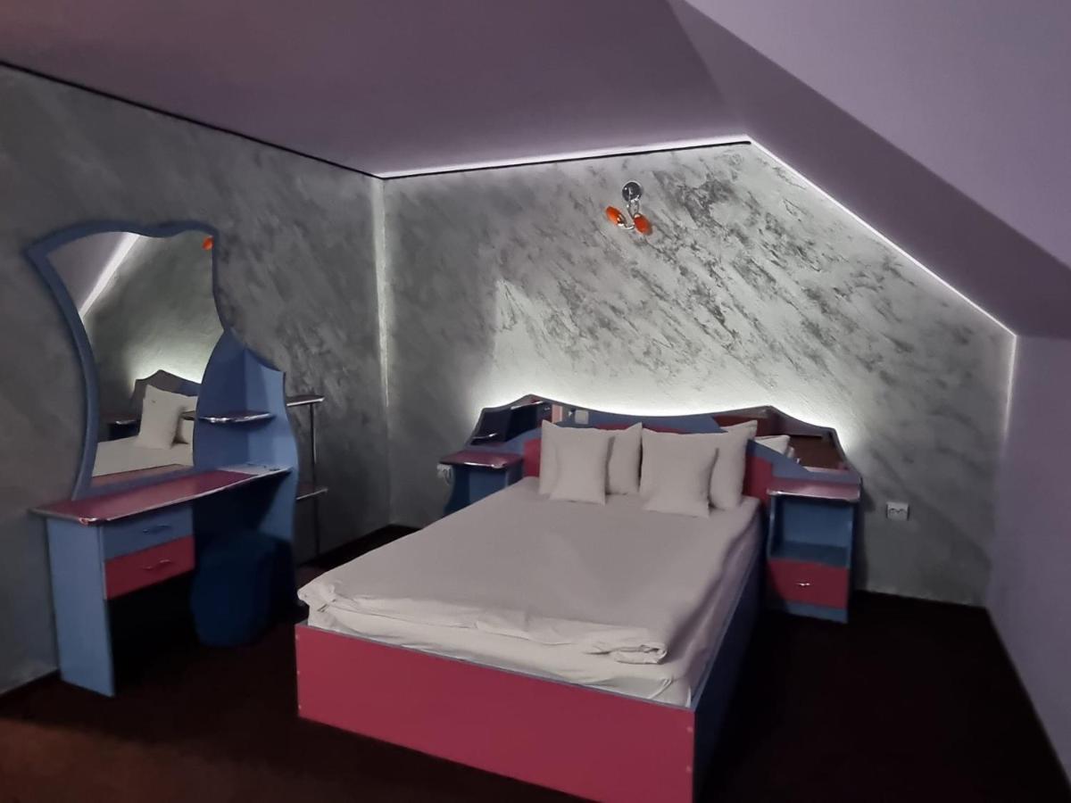 Hotel Yax Cîmpeni Zewnętrze zdjęcie